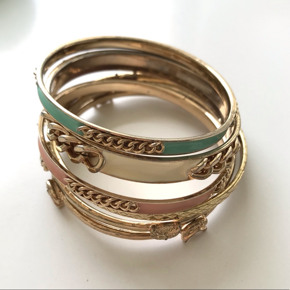 Set of 6 bracelets gold tone